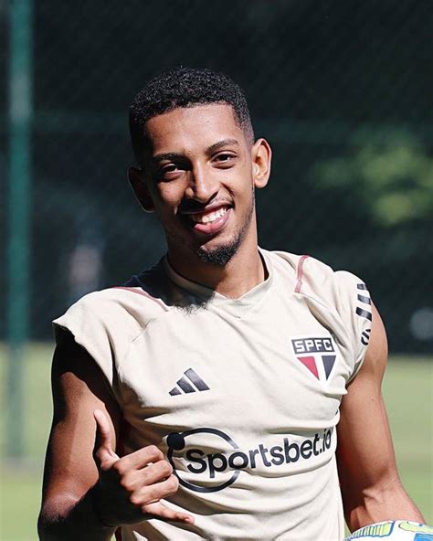São Paulo acerta venda de Talles Costa para clube da Ucrânia.